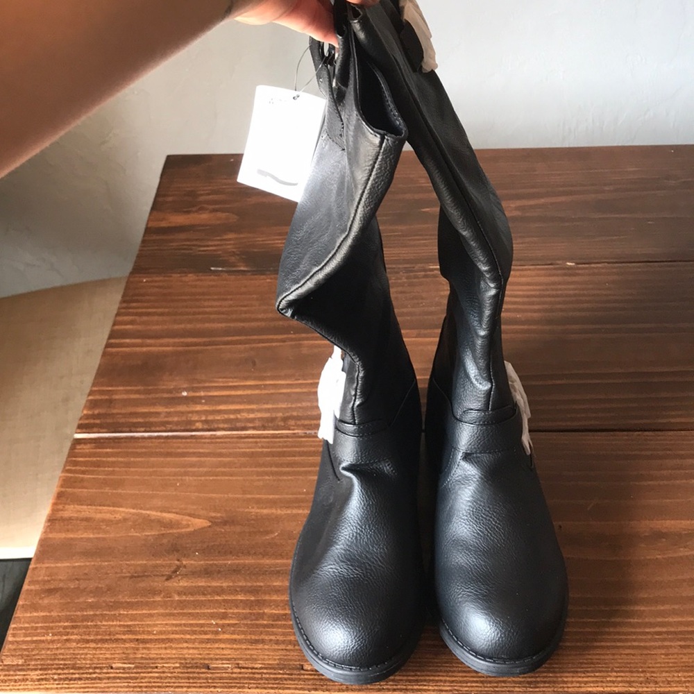 Black wide width extended Calf books